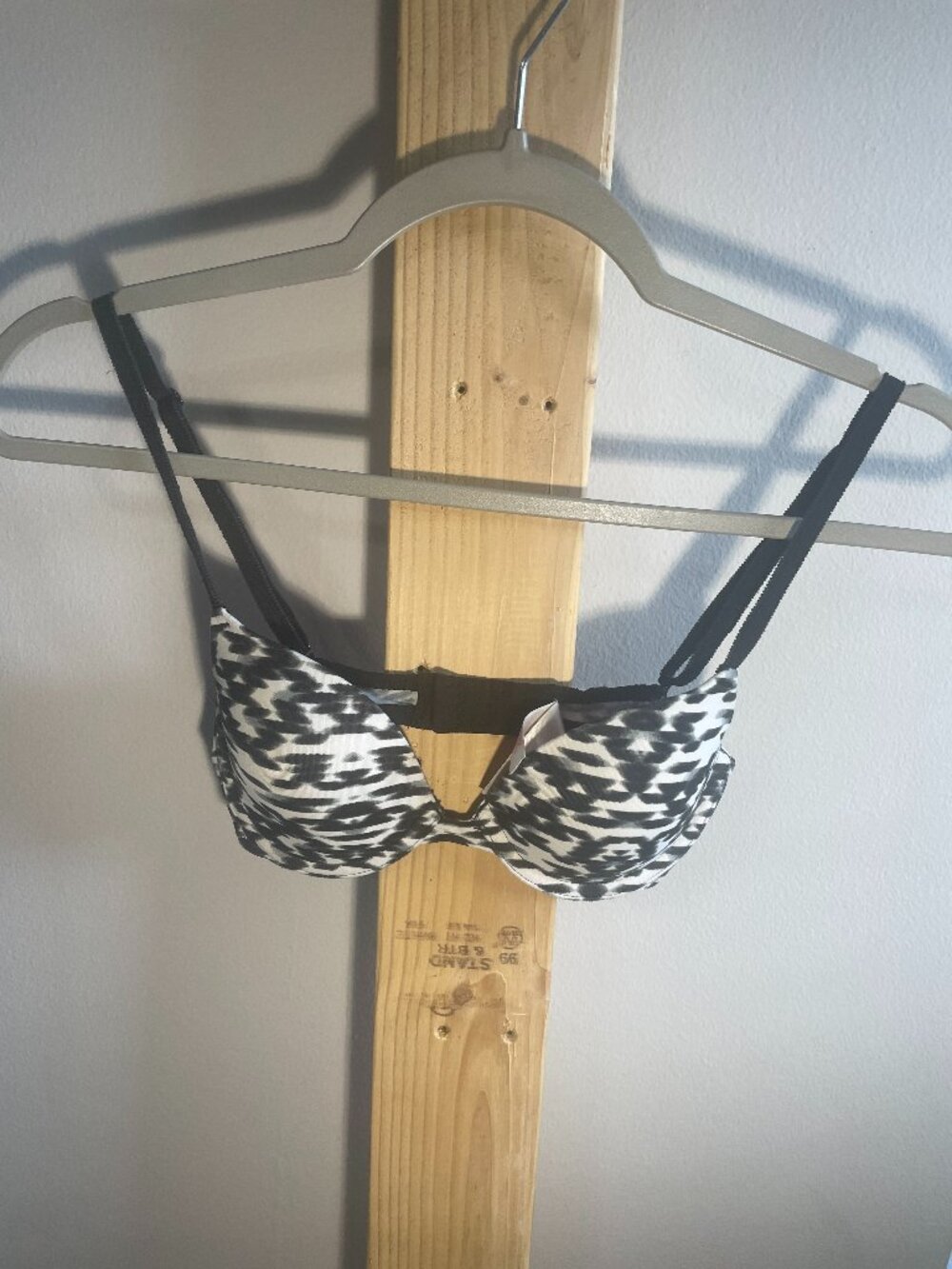 VS Pink Black and White T-shirt Bra